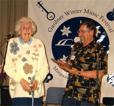 Patty Looman receiving award