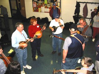 participants in the mandolin workshop